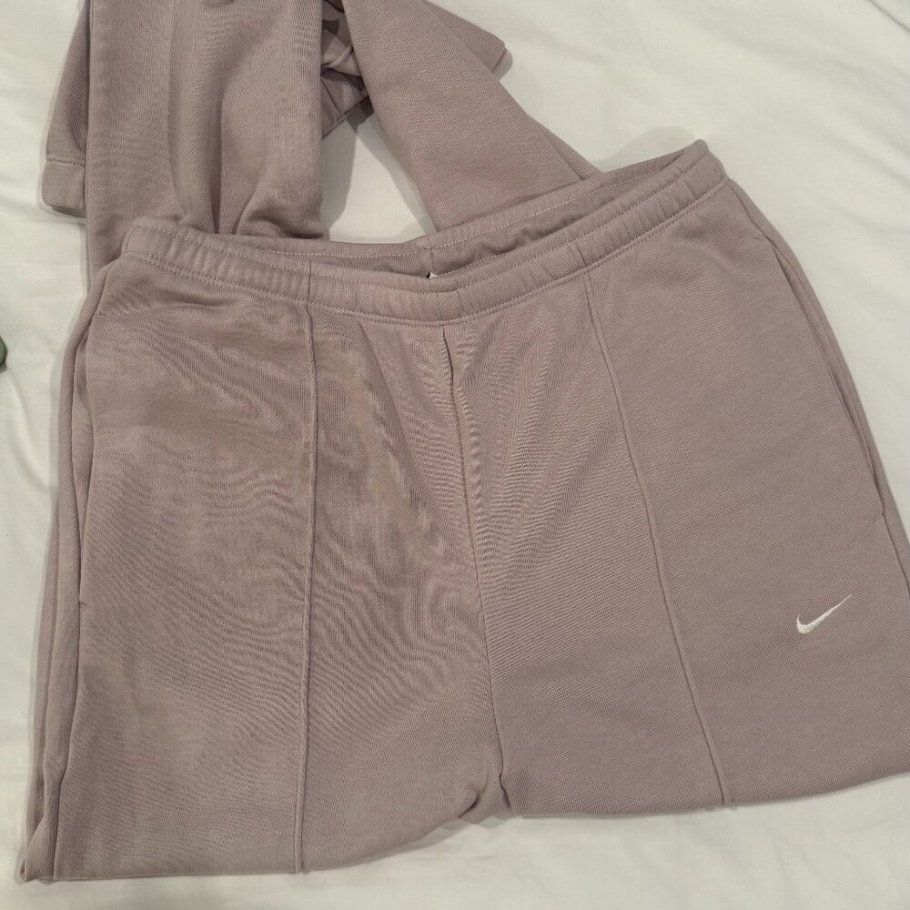 Nike Women’s Joggers - Picture 3 of 4